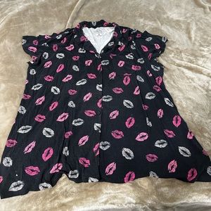 Torrid 5x super soft night shirt kiss lips Barbie pink